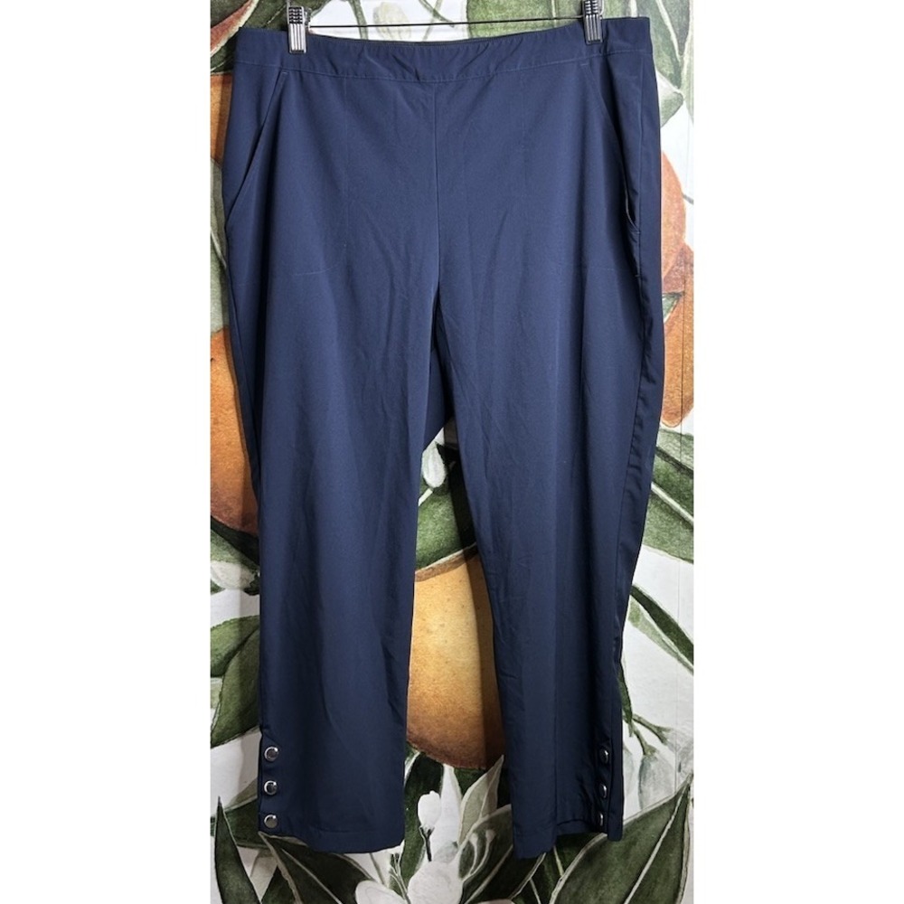 Chicos Size 12 Navy Blue Pull on Lightweight Cropped Pants Side Pockets‎